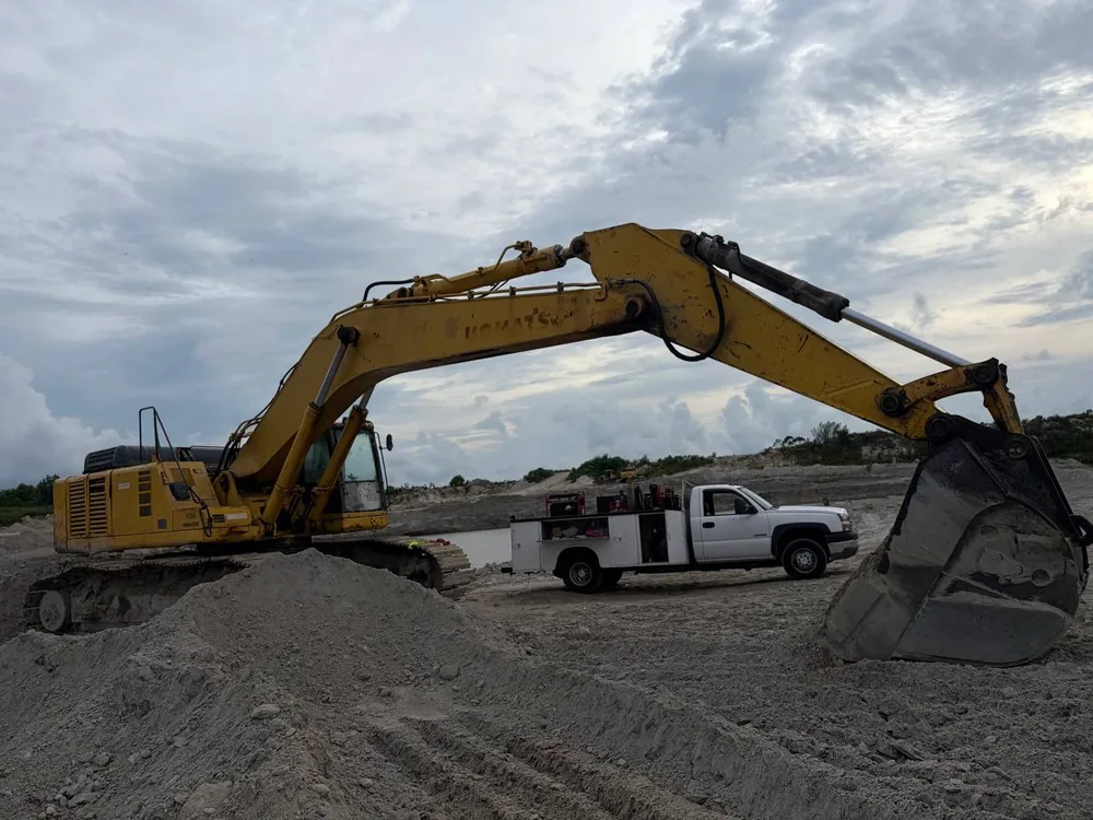 Excavator repaired on a Southwest Florida jobsite with the P&C service truck alongside