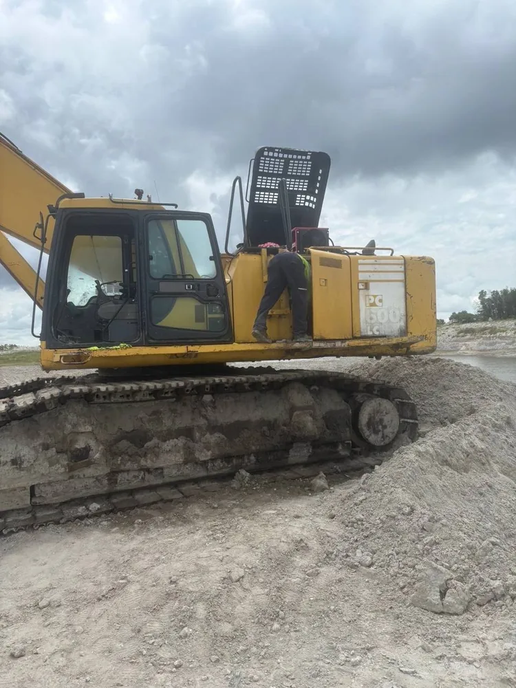 P&C technician tracing a fault on a machine during on-site diagnosis